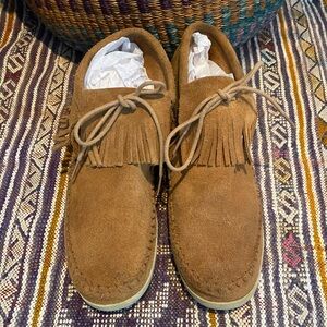 Minnetonka Fringed Soft Shell Soled Boot